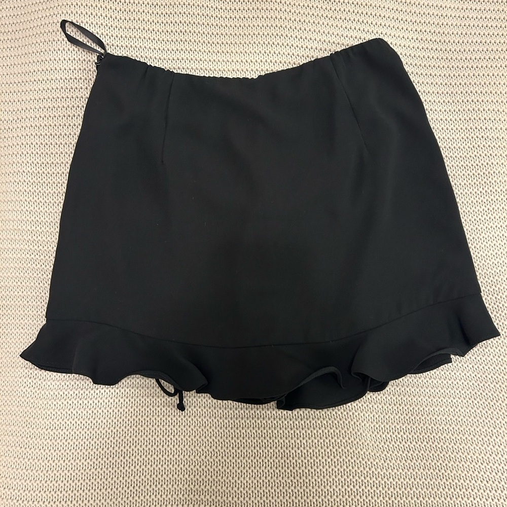Black Ruffle mini skirt/skort - Picture 4 of 5